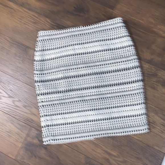 Loft Skirt (BB7864) - Picture 3 of 8